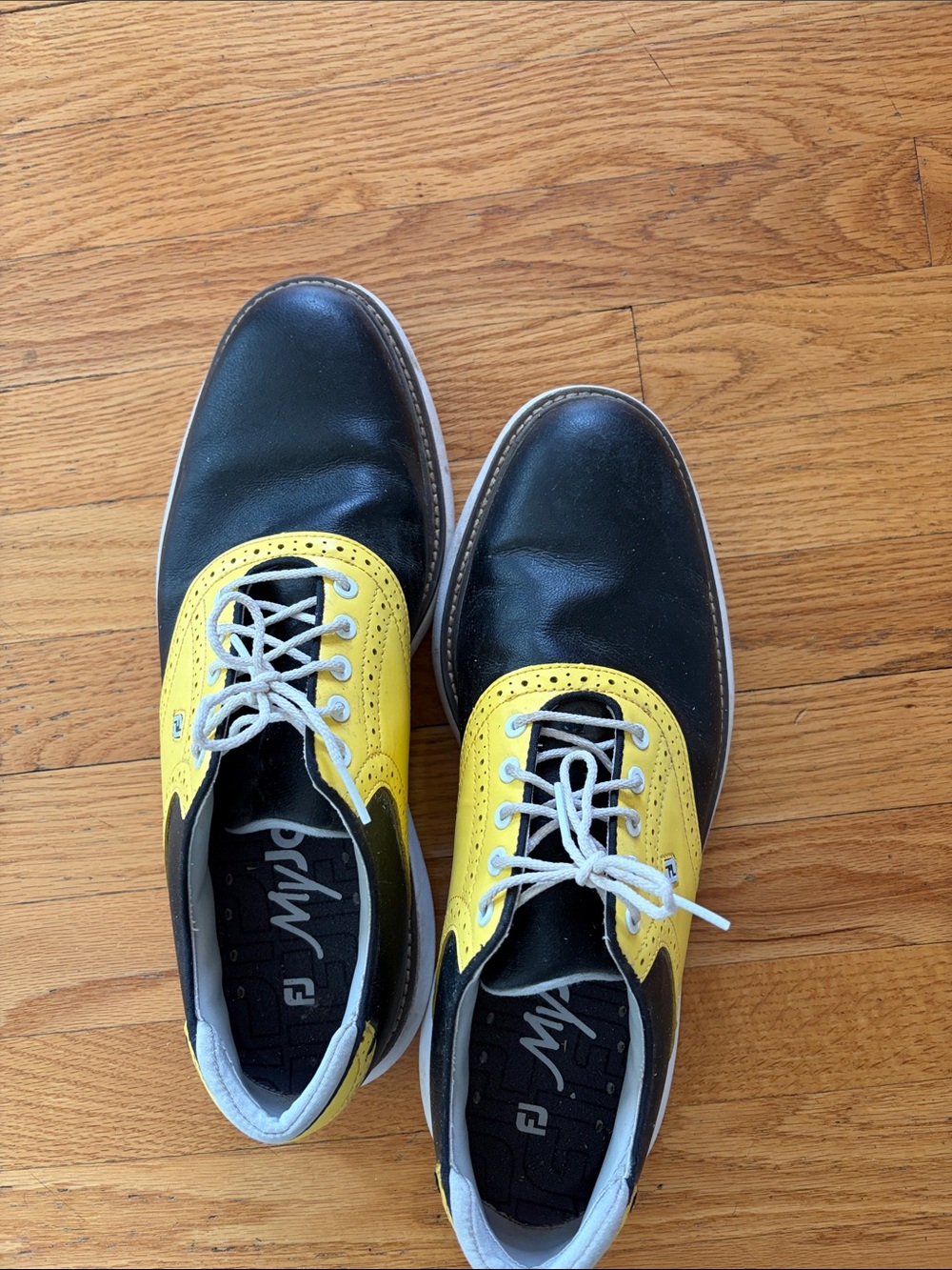 FootJoy Men’s Black and Yellow Saddle golf Shoes - Picture 3 of 6